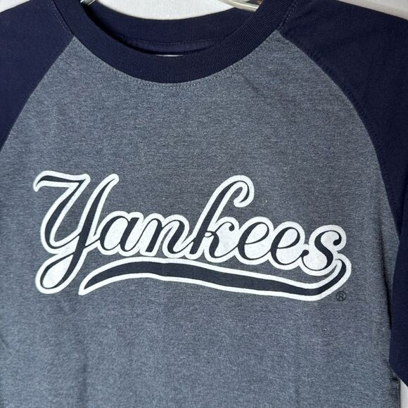 Majestic Yankees Kids Long Sleeve Shirt - Navy and Gray. Size 8. - Picture 3 of 8
